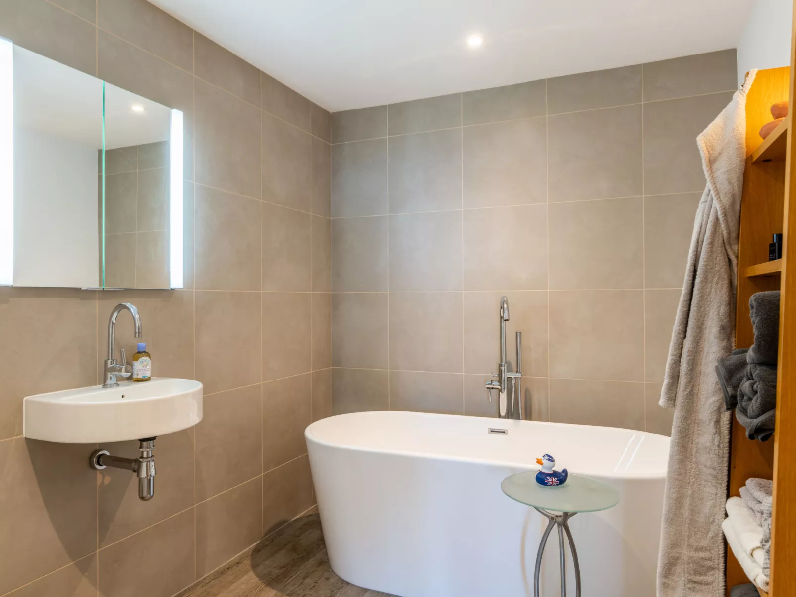 Avalon Sea Views-Dedans