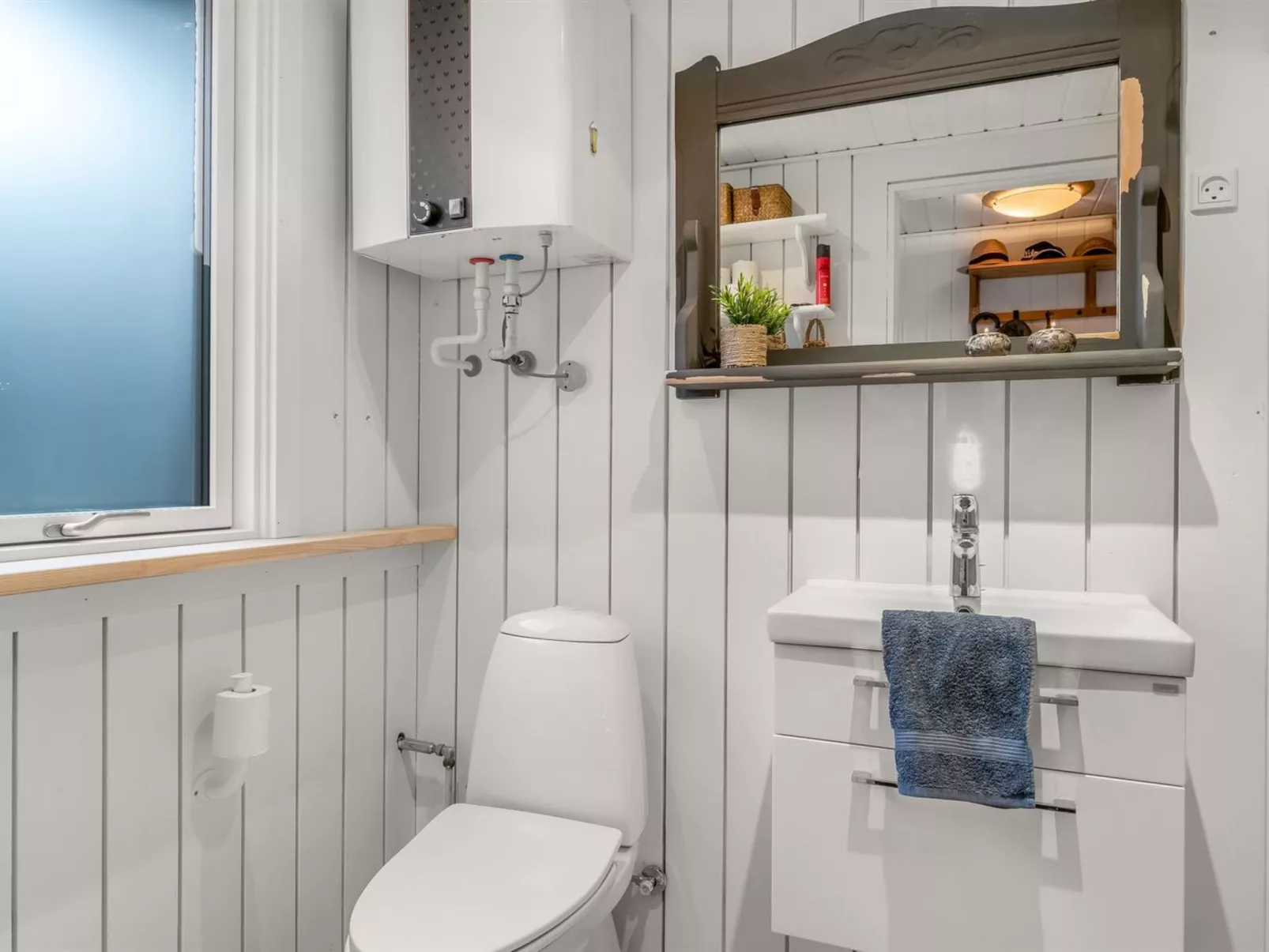 "Hughlek" -  from the sea-Dedans