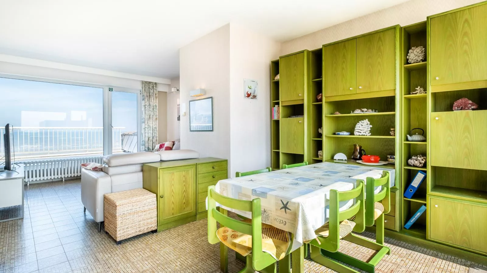 Zeezicht 7e-Dining room