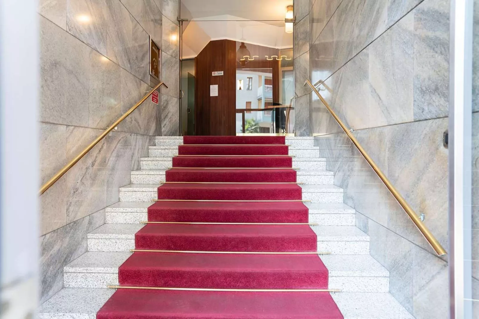 MI AMEDEO D'AOSTA-Flur