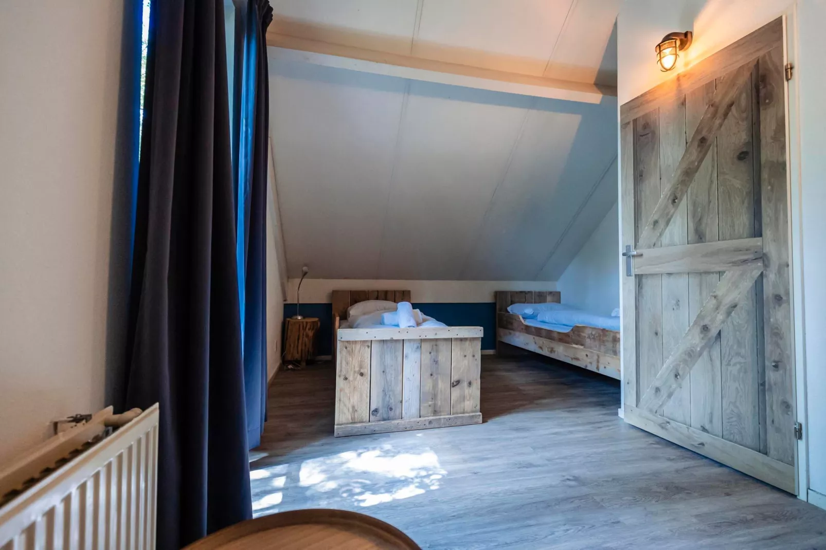 6 - Persons Lakeside Child-friendly Bungalow-Bedroom