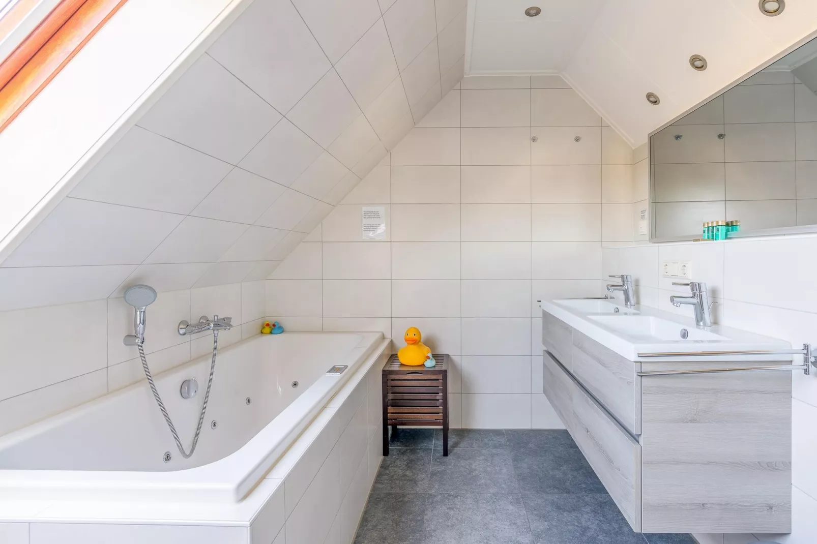 Kamperfoelie 75-Salle de bain