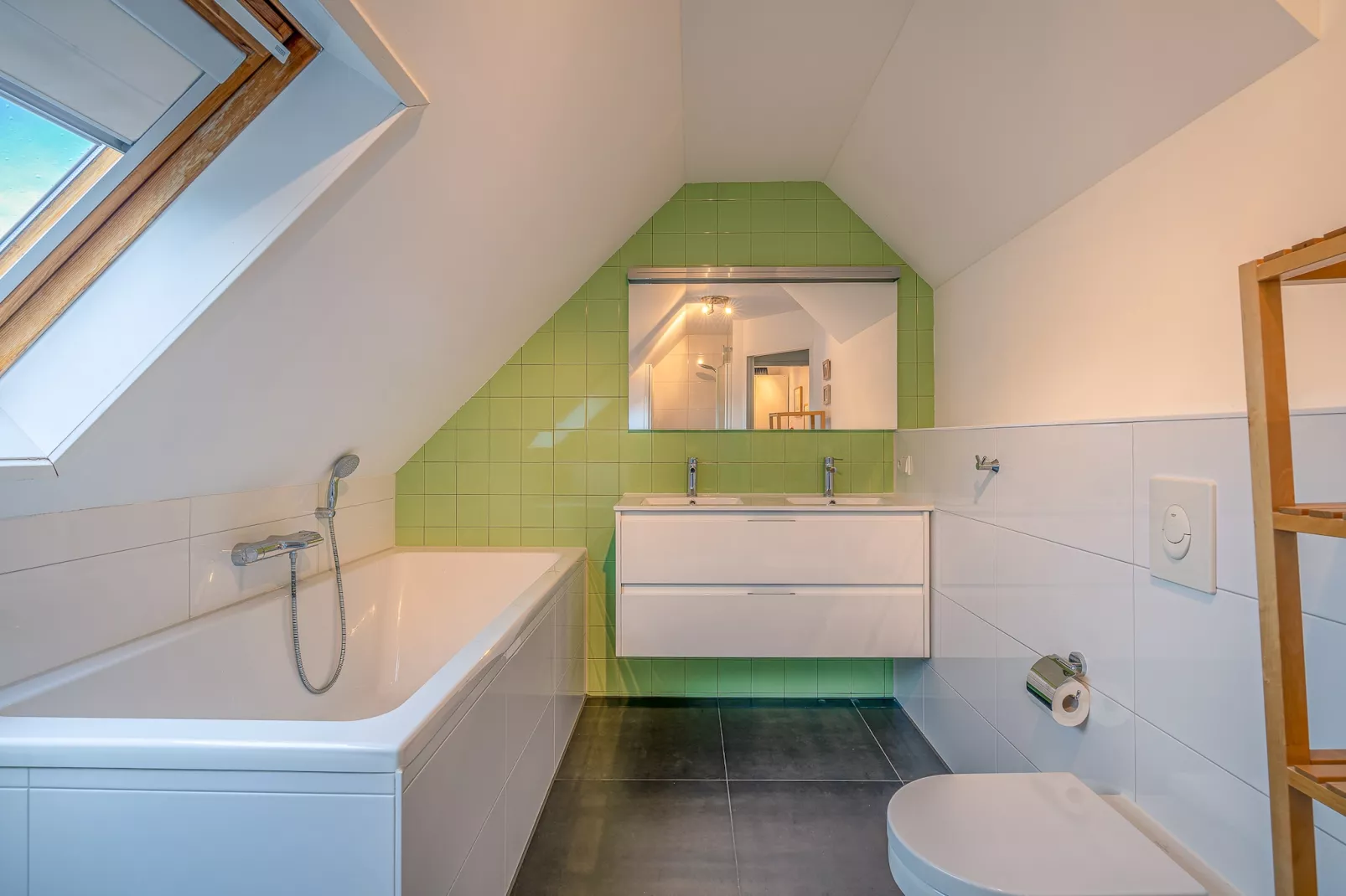 Kamperfoelie 29-Bathroom