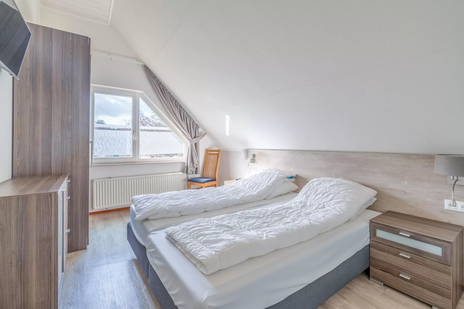 Kamperfoelie 49-Bedroom