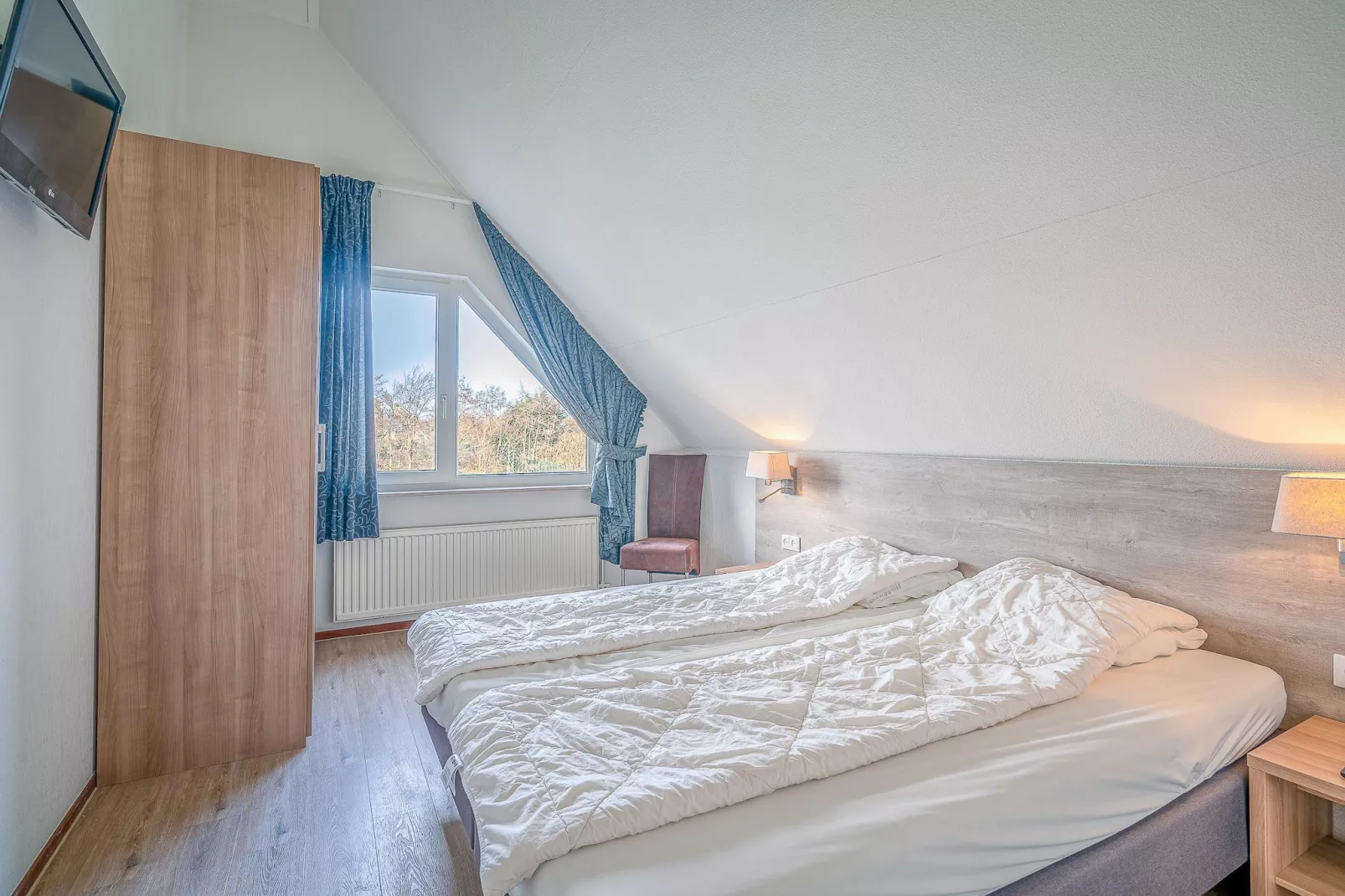 Kamperfoelie 51-Bedroom