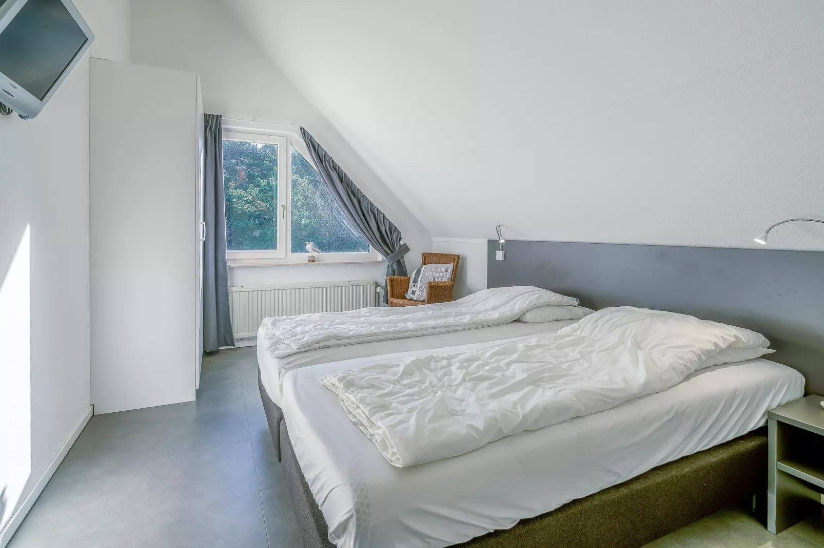 Kamperfoelie 93-Bedroom