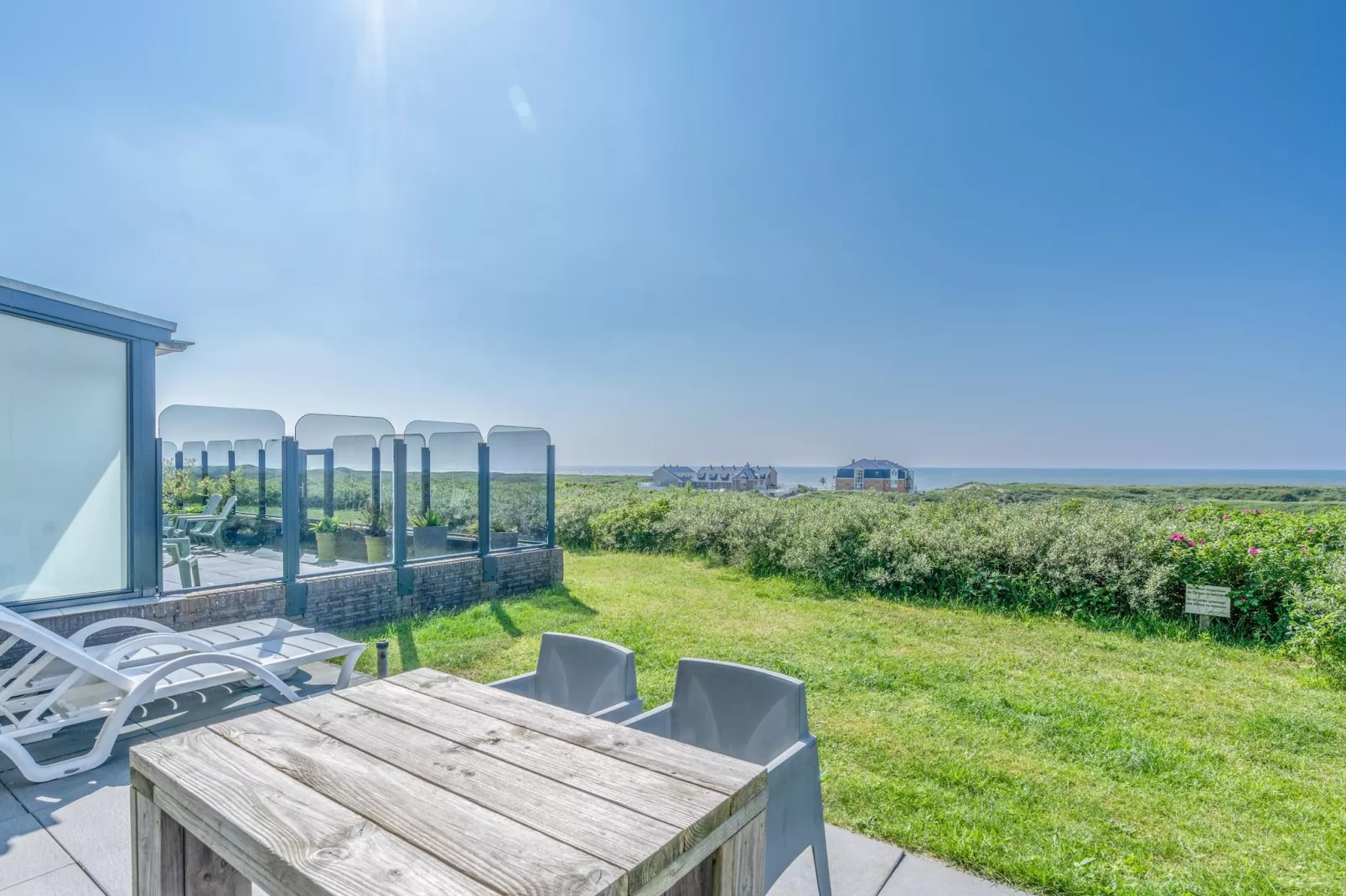 Juliana 058-View in summer