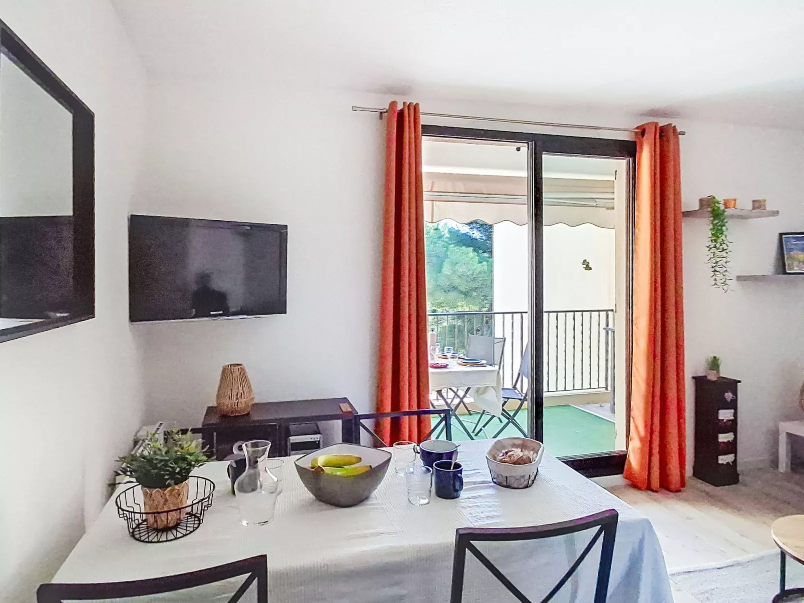 Le Luberon Loisirs-Drinnen