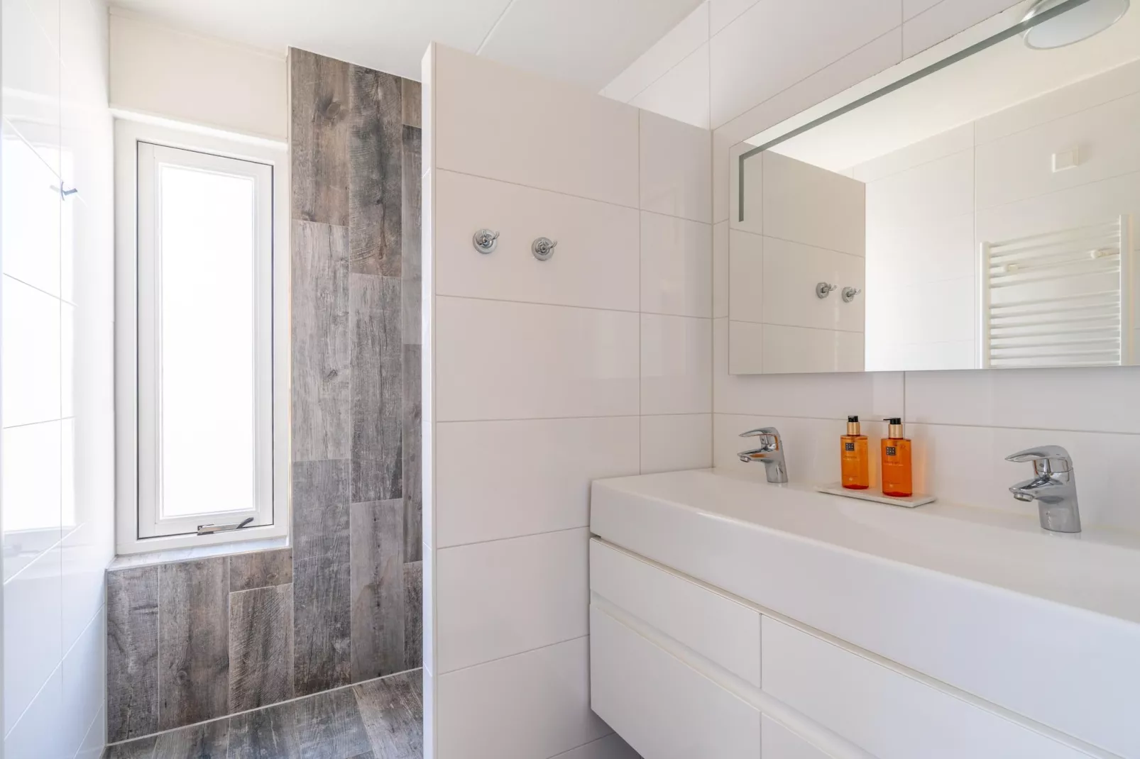 Juliana 130-Bathroom