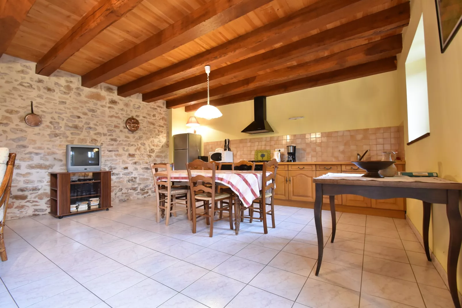 Maison de vacances Besse Les Vitarelles 6p-Dining room