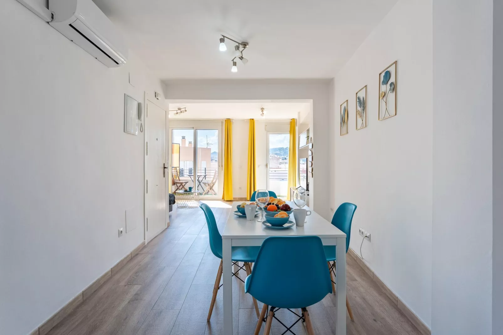 CT 379 - Faro's Malaga Citycenter - Cosy Apartment at Capuchinos for 2-Dining room