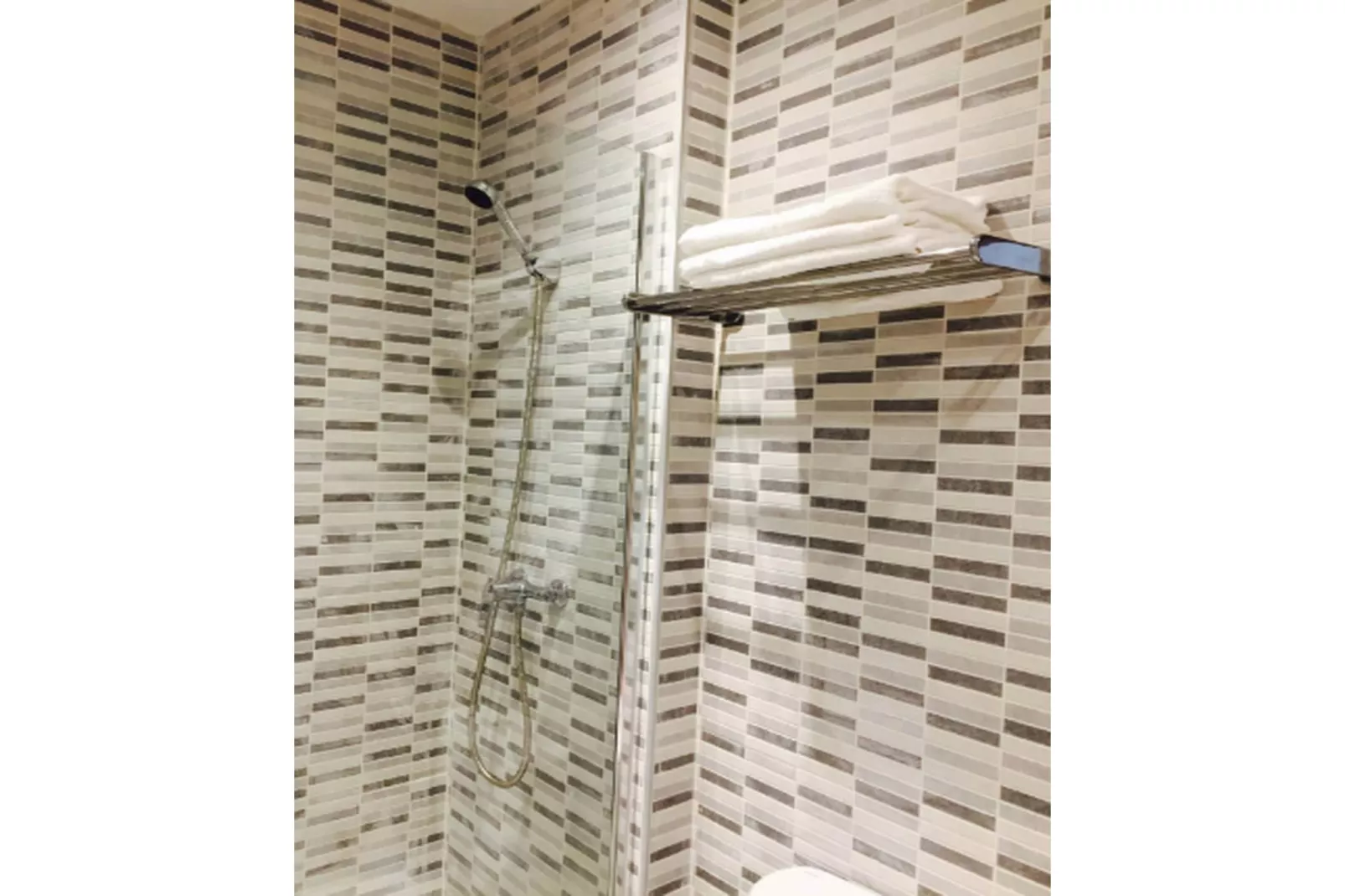 CT 377 - Faro's Malaga Citycenter - Refino Apartment - Rooftop Pool-Bathroom