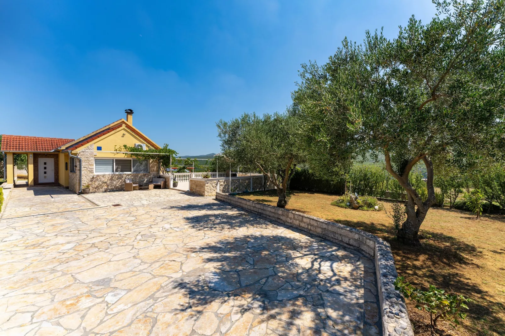 Villa Sucic with private pool-Außenbereich Sommer