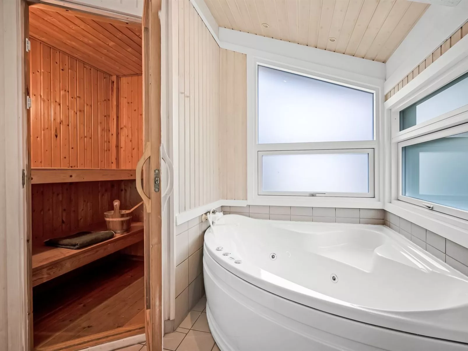 "Edvard" - 300m from the sea-Dedans