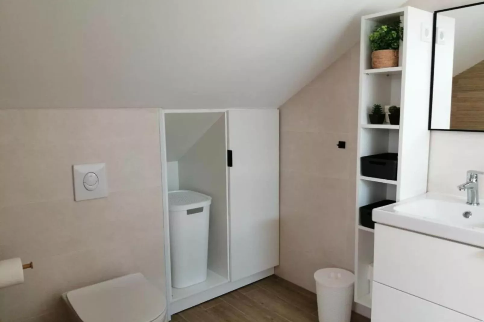 House Serenity with Pool-Bathroom