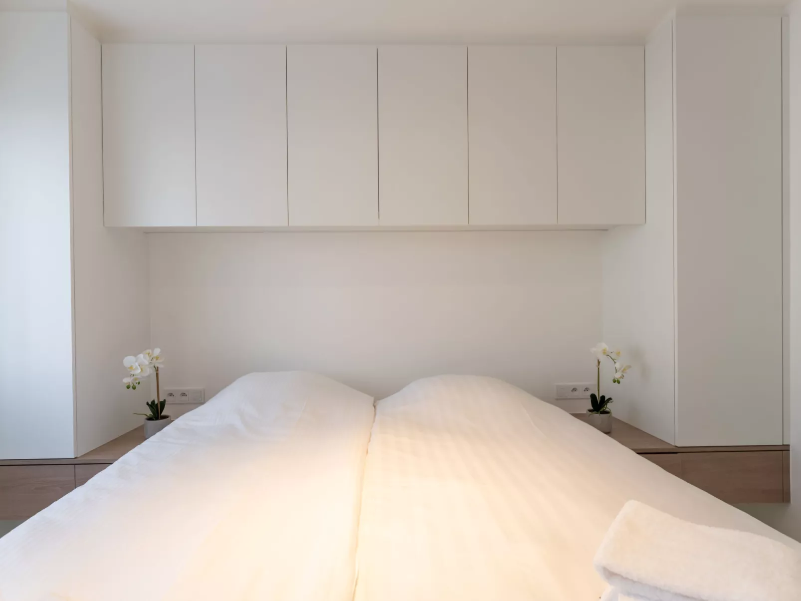 Marie Antoinette close by the sea-Inside