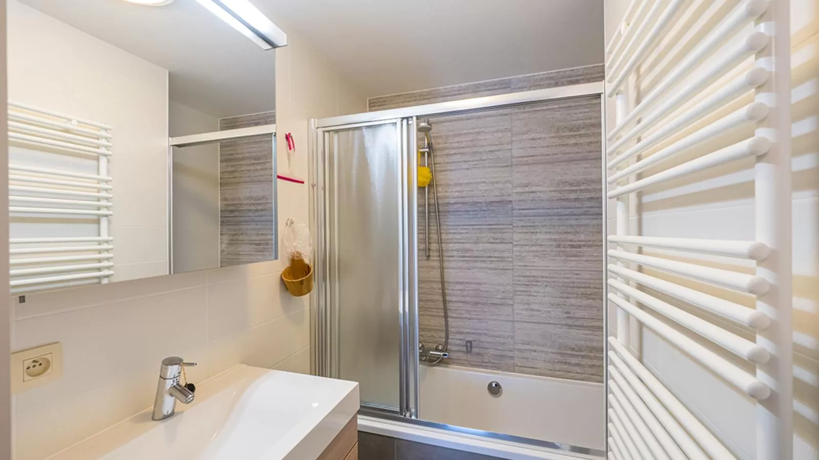 Baros - 0303-Bathroom