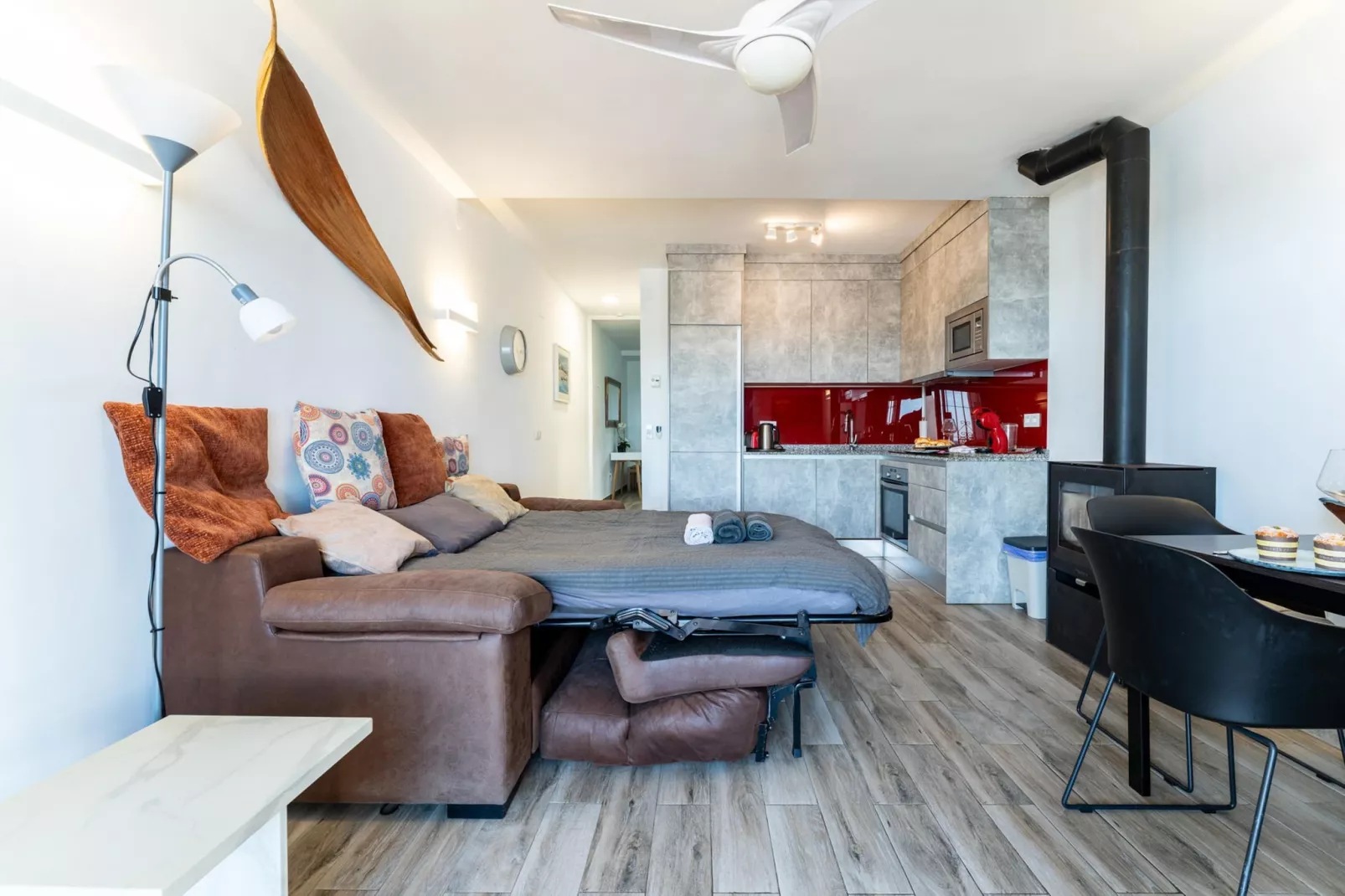 CT 401 - Faro's Beachfront Apartment in Calahonda-Bedroom