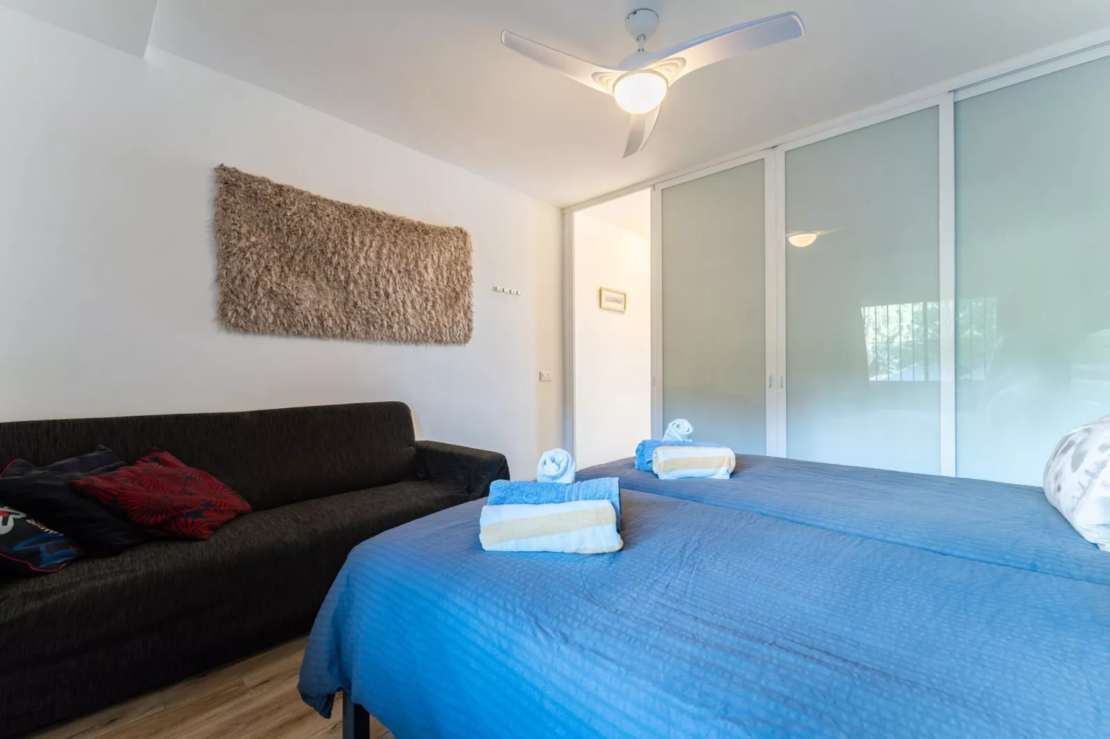 CT 399 - Faro's Beachfront Apartment in Calahonda-Bedroom