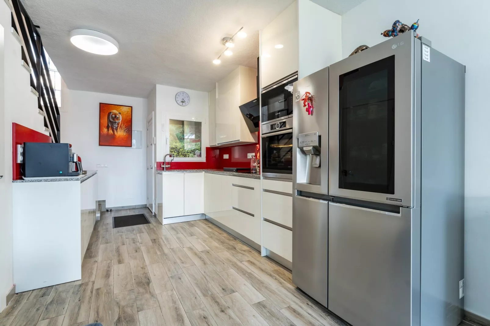 CT 400 - Faro's Beachfront House in Calahonda-Kitchen