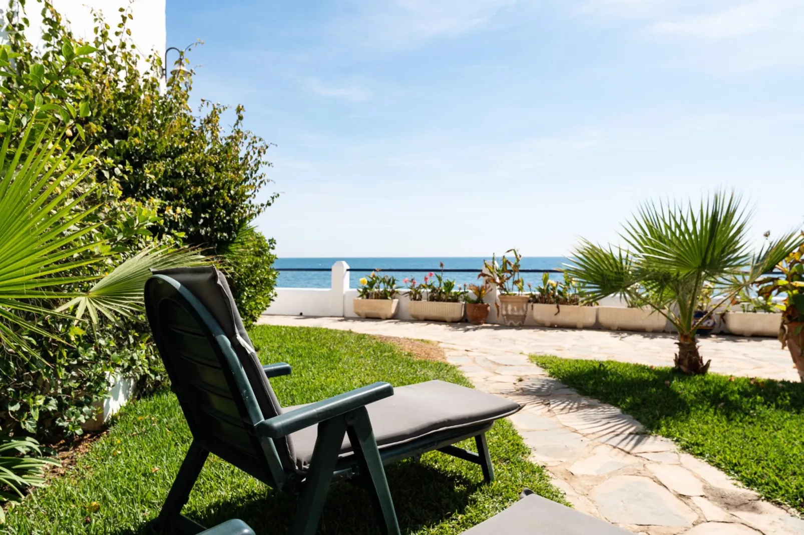 CT 398 - Faro's Beachfront House in Calahonda-Terrace balcony