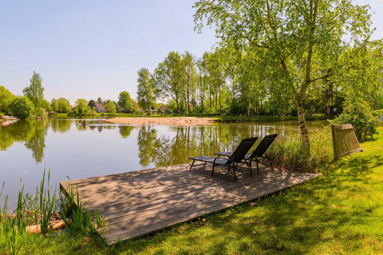 Vakantiepark Emslandermeer 21-Gardens in summer