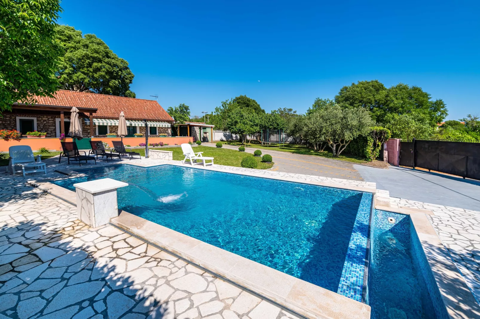 Authentic stone house Momo-Swimming pool