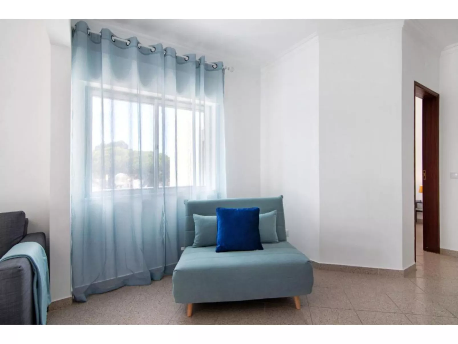 Jade-Sunny Way-Inside