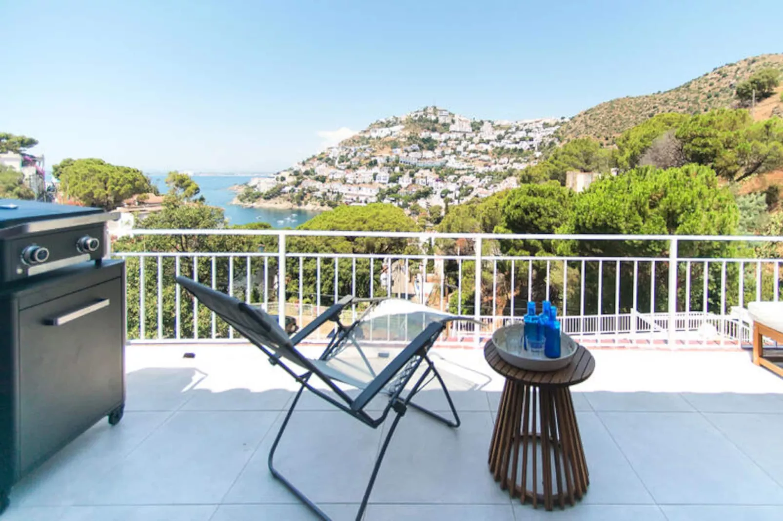 Maison à Roses-Untagged