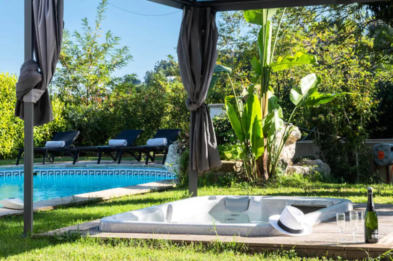 Résidence Villa 330m2, 6 Chambres, Piscine Chauff&eacute;e Jacuzzi-Untagged