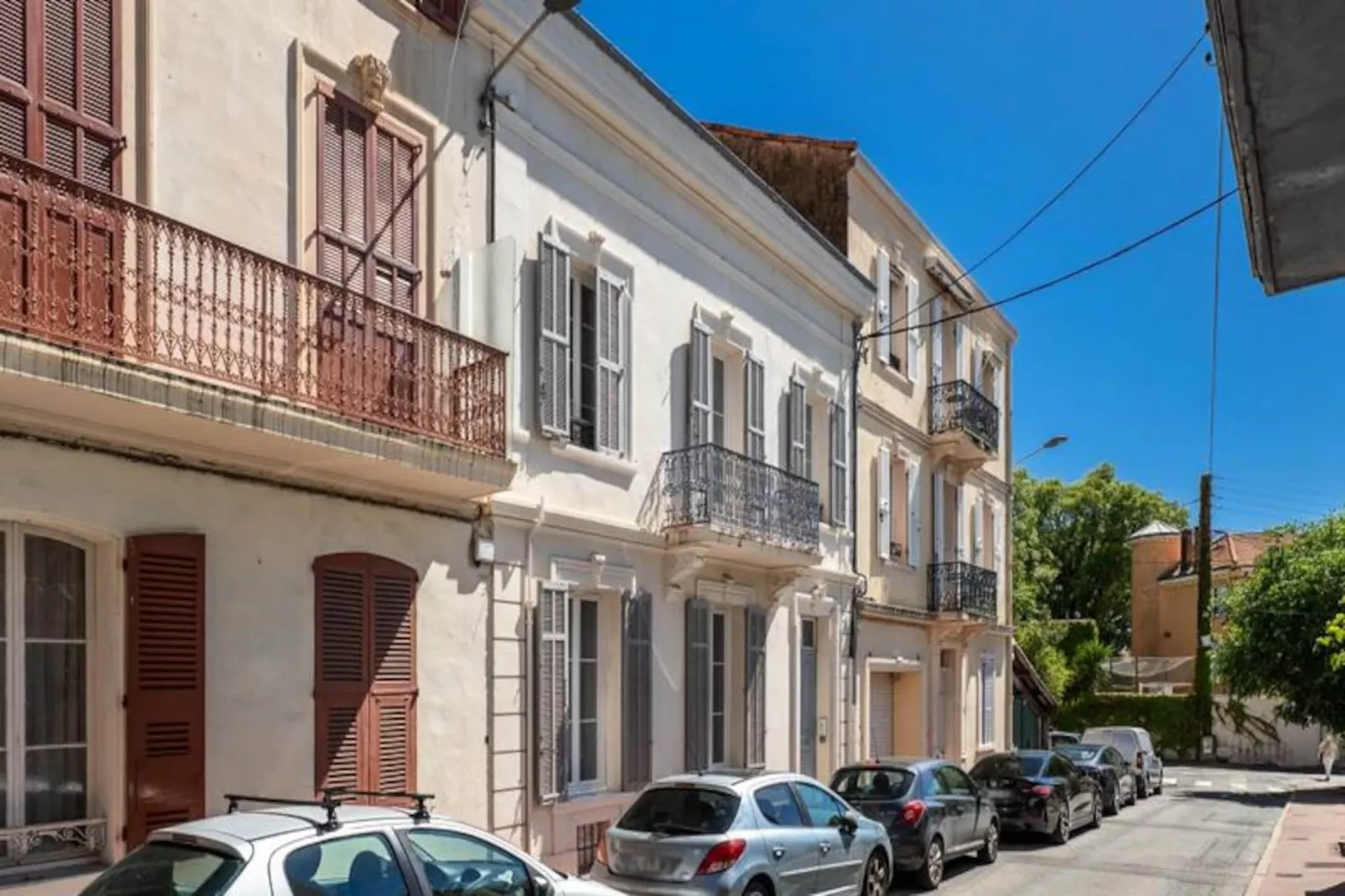 Studio Bella --Untagged