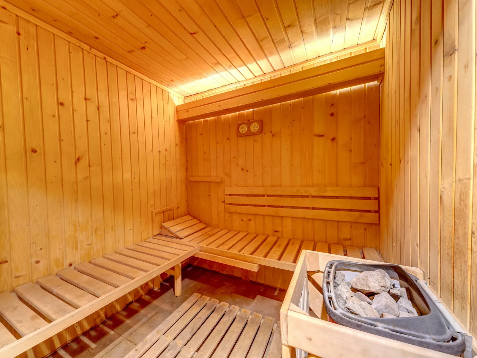 Zameczek Falsztyn-Inside