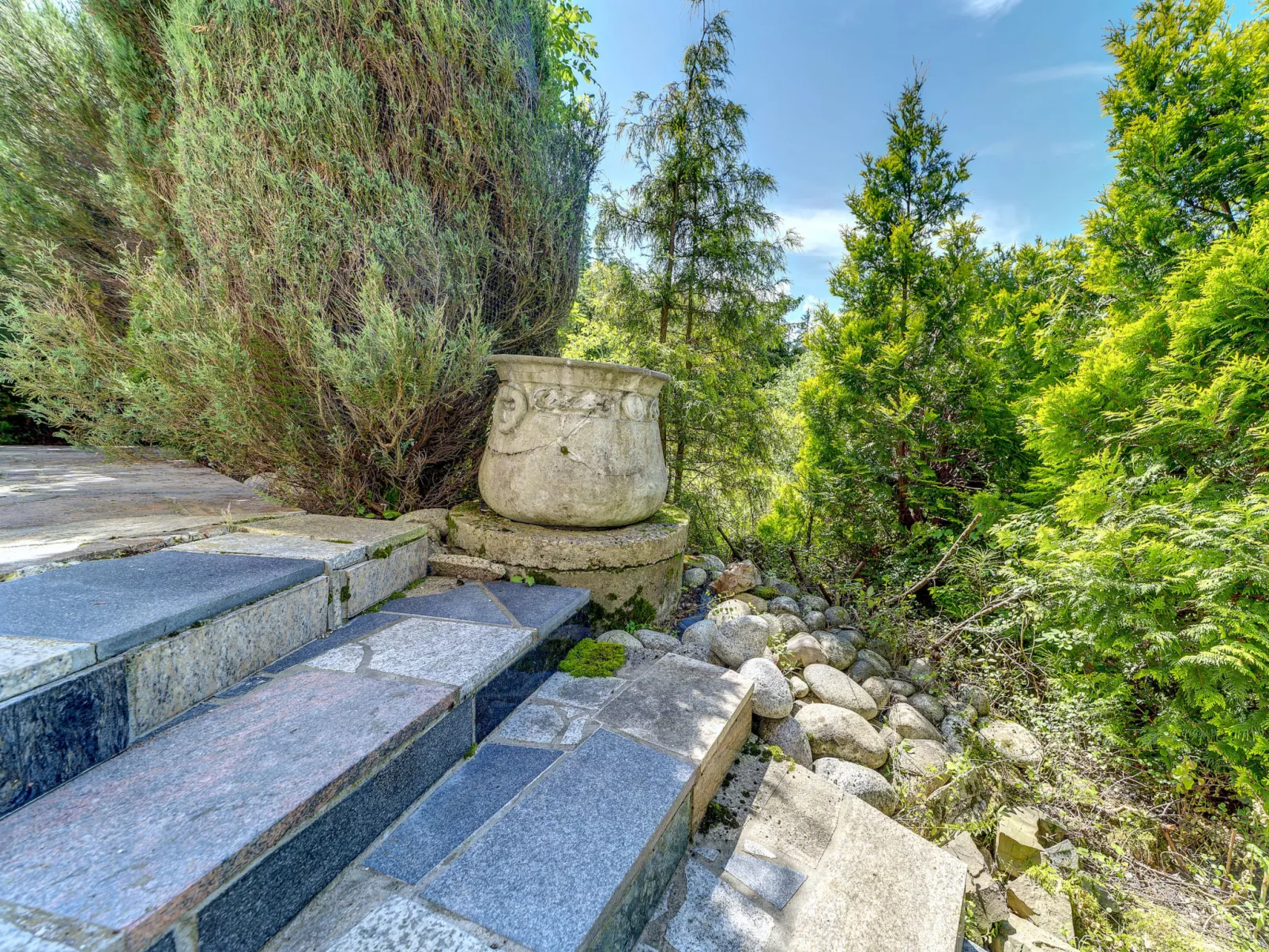Zameczek Falsztyn-Outside
