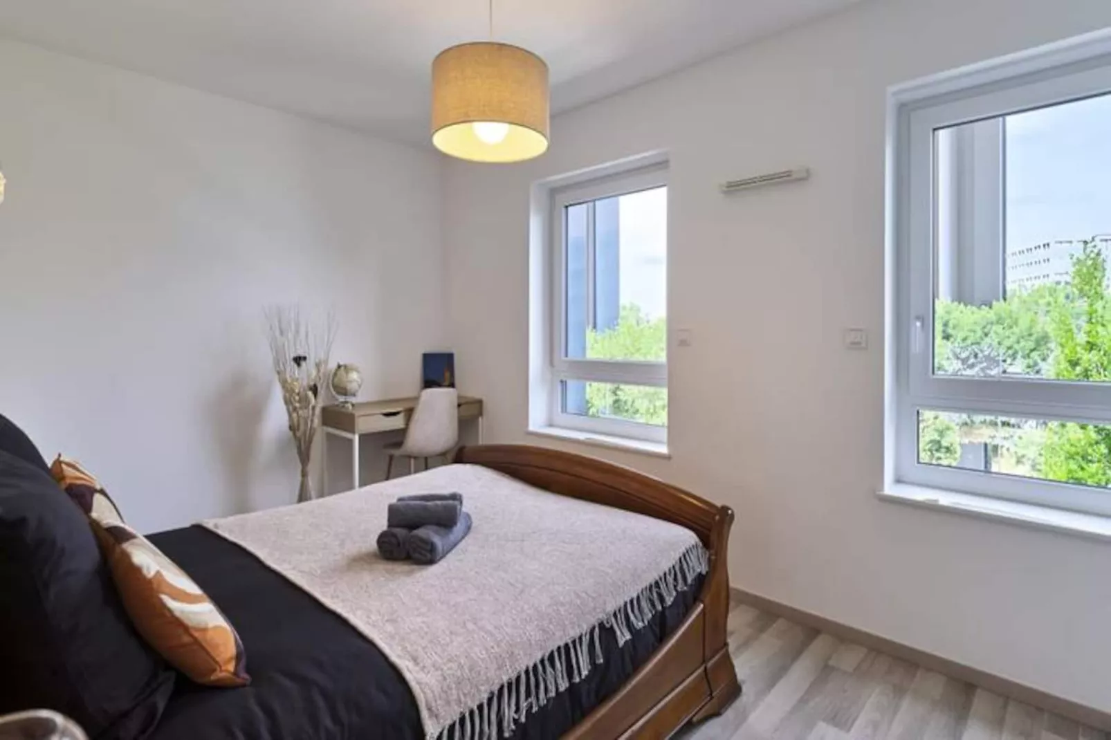 Dans Les &eacute;toiles - 2 Chambres Proche Centre Ville Avec Parking Inclus-Non tagué