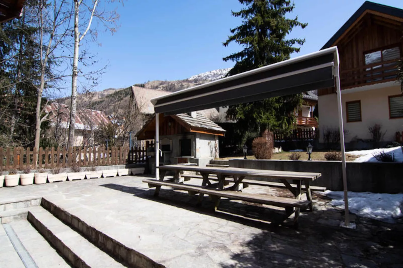 Chalet Gilbert Collet - Untagged