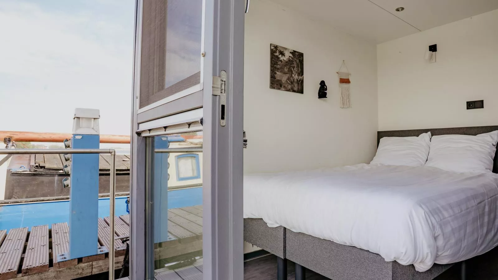 Tiny houseboat Uitgeest I-Bedroom