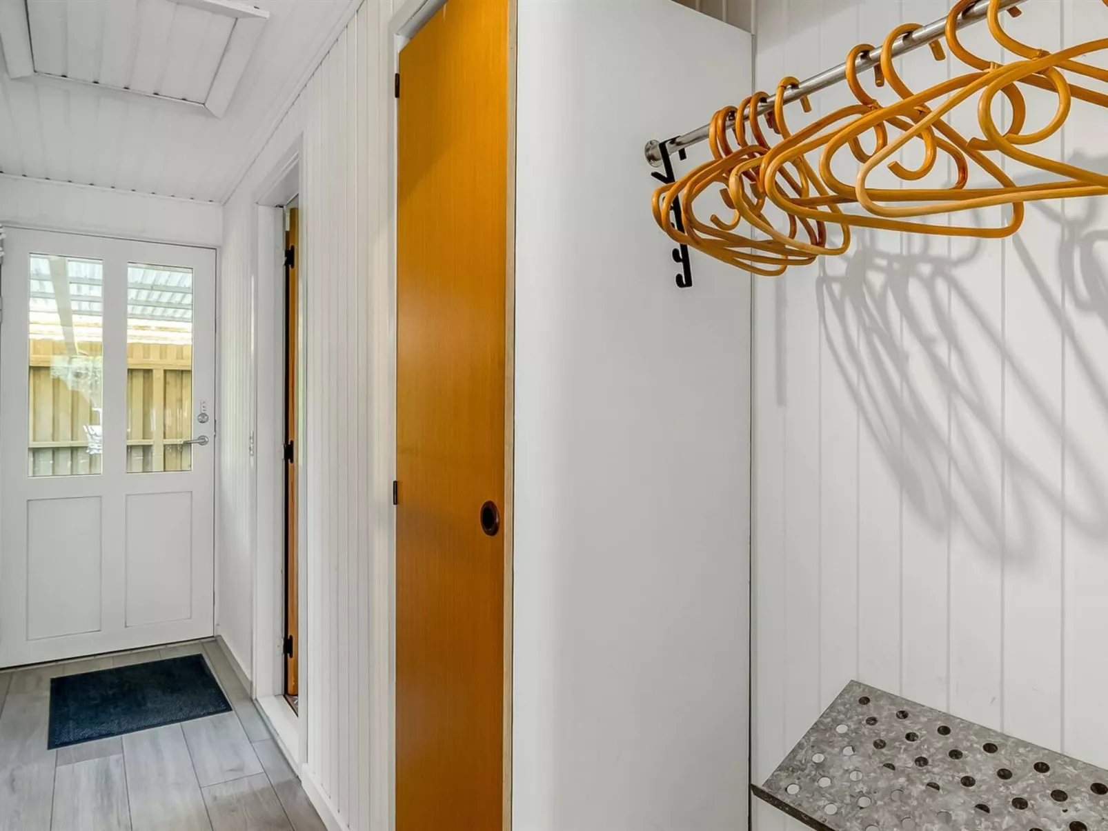 "Tholf" - 100m to the fjord-Inside