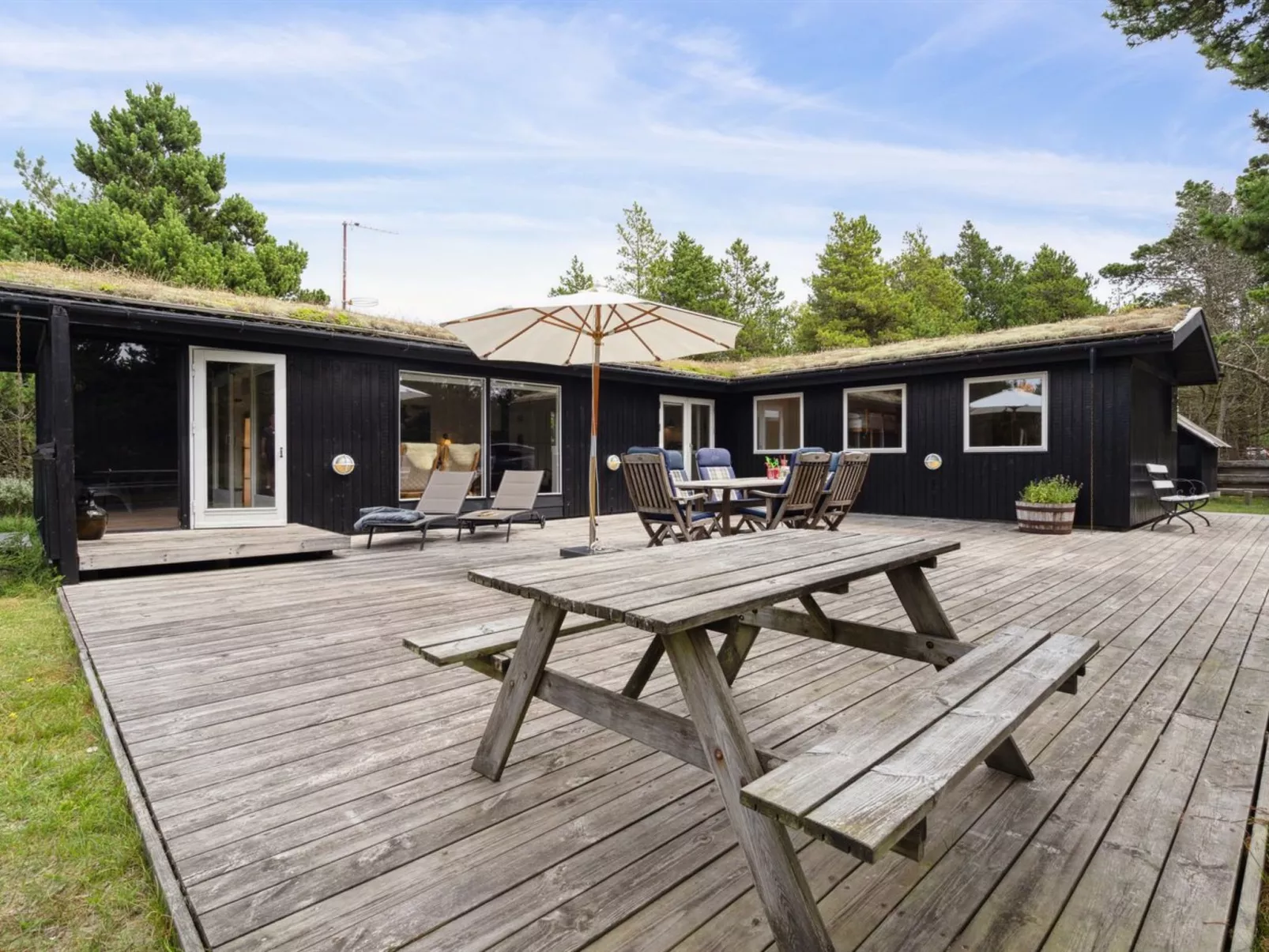 "Elin" - 3km from the sea-Outside