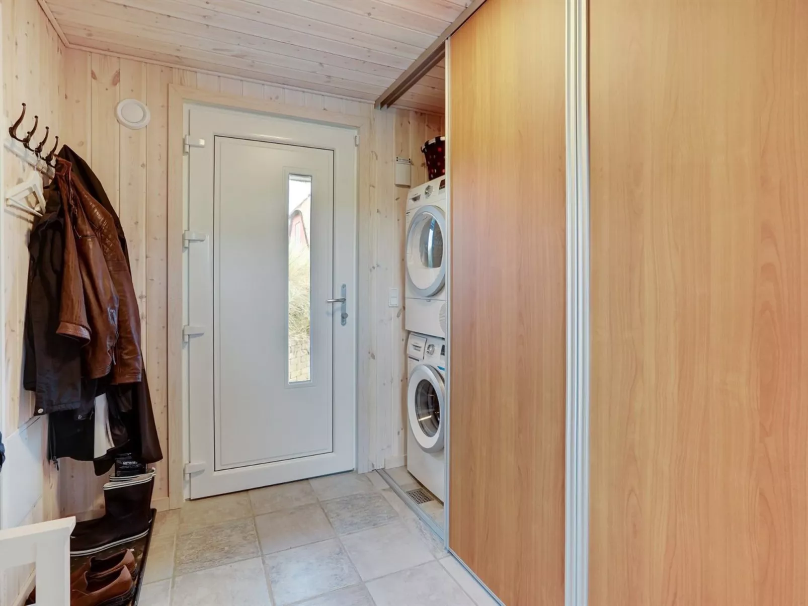 "Henric" - 100m from the sea-Inside