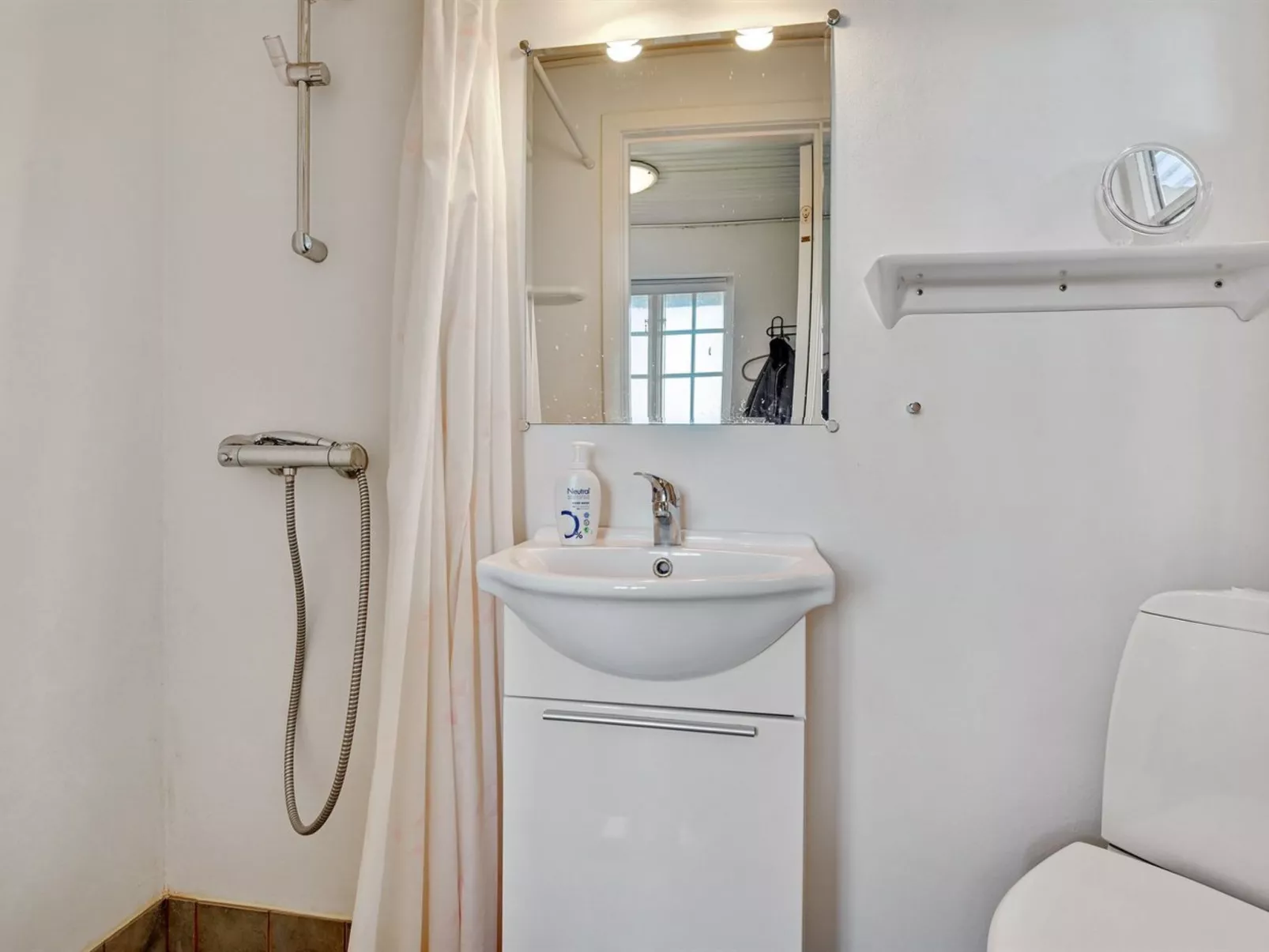 "Tordis" - 300m to the fjord-Drinnen