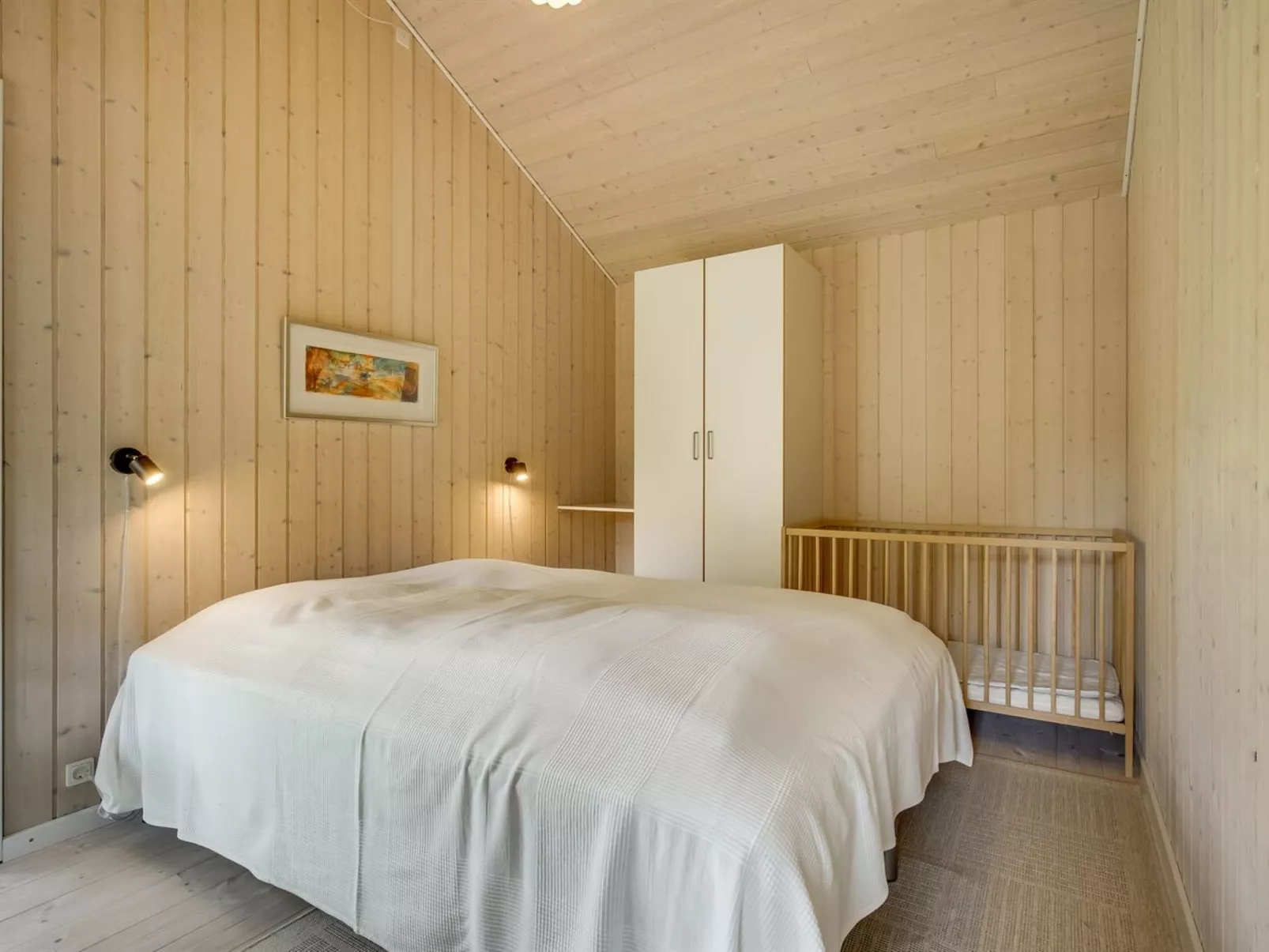 "Anemone" - 700m from the sea-Drinnen