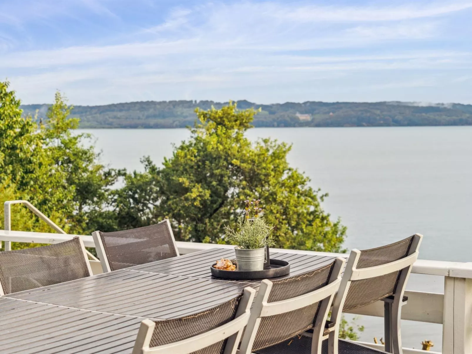 "Fifi" - 10m to the fjord-Outside