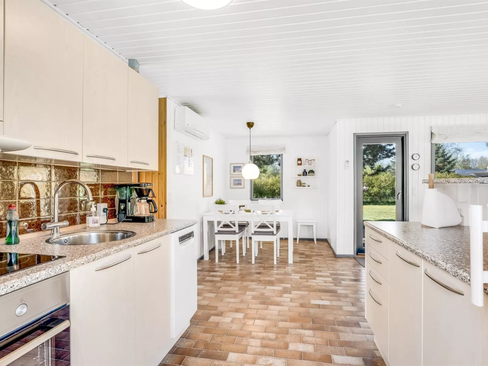 "Lars" - 250m from the sea-Dedans