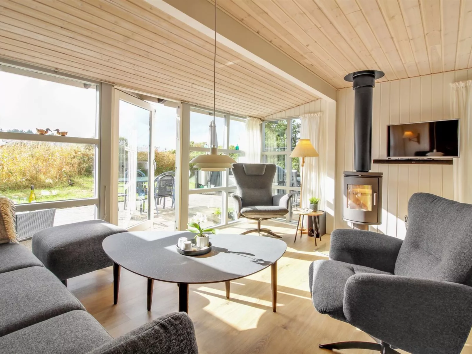 "Alice" - 1.3km from the sea-Inside