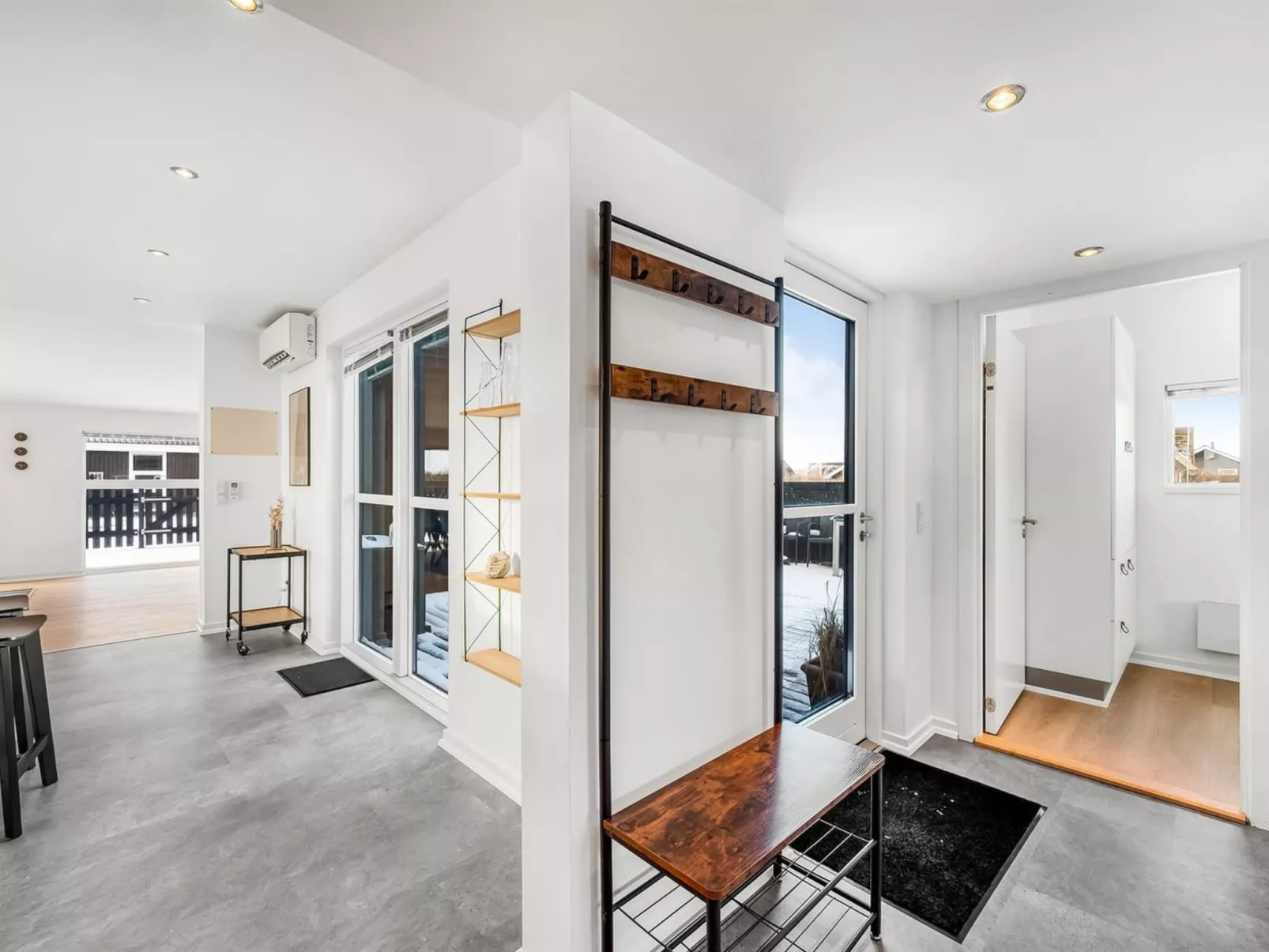 "Damaskin" - 300m from the sea-Drinnen