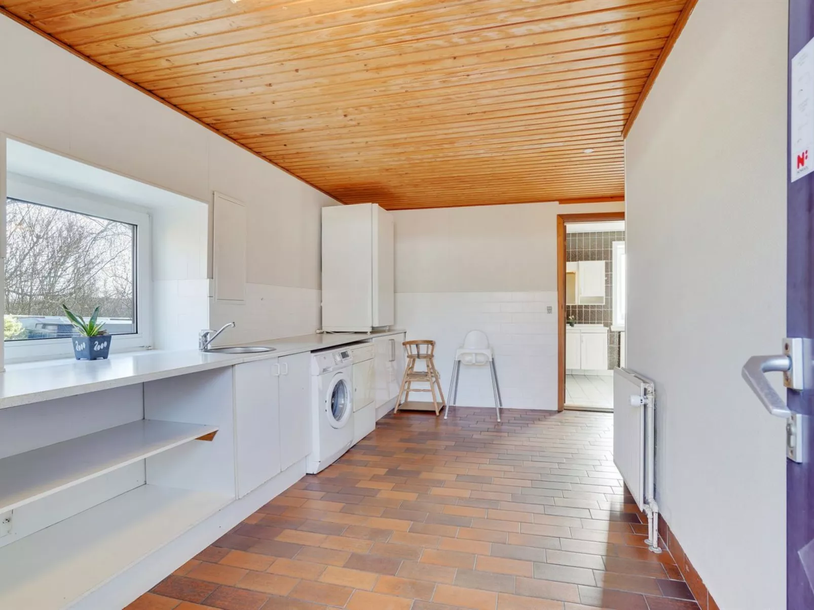 "Rahild" - 2km to the fjord-Inside