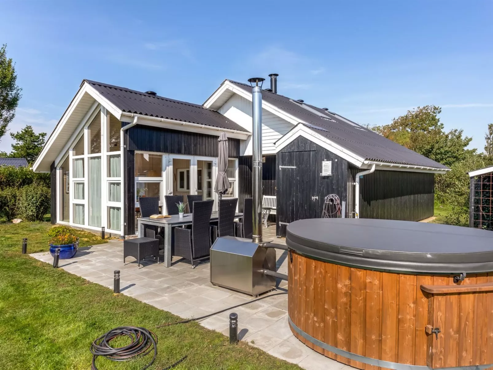 "Gudmundine" - 350m to the fjord-Outside