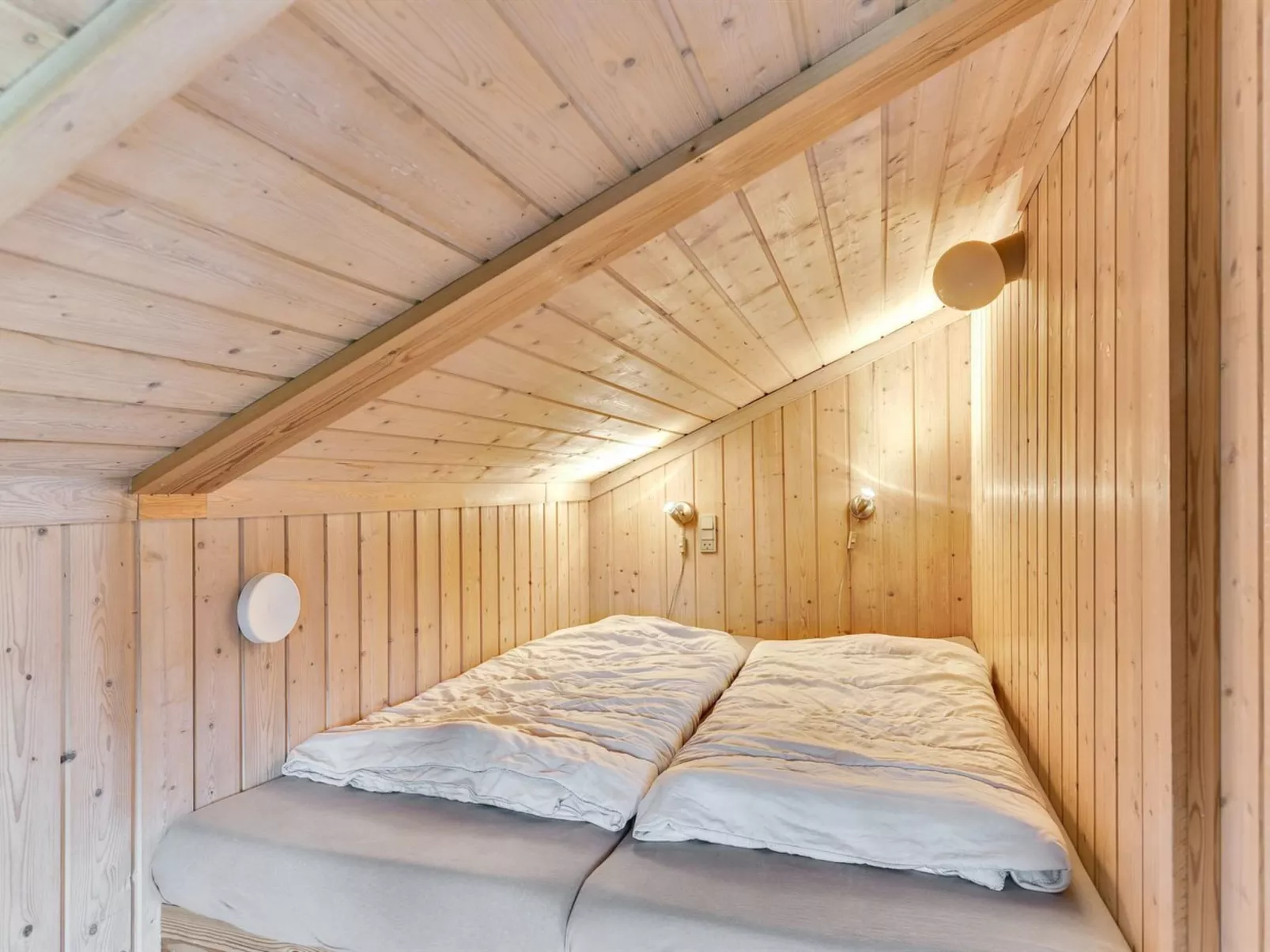 "Tore" - 200m from the sea-Drinnen