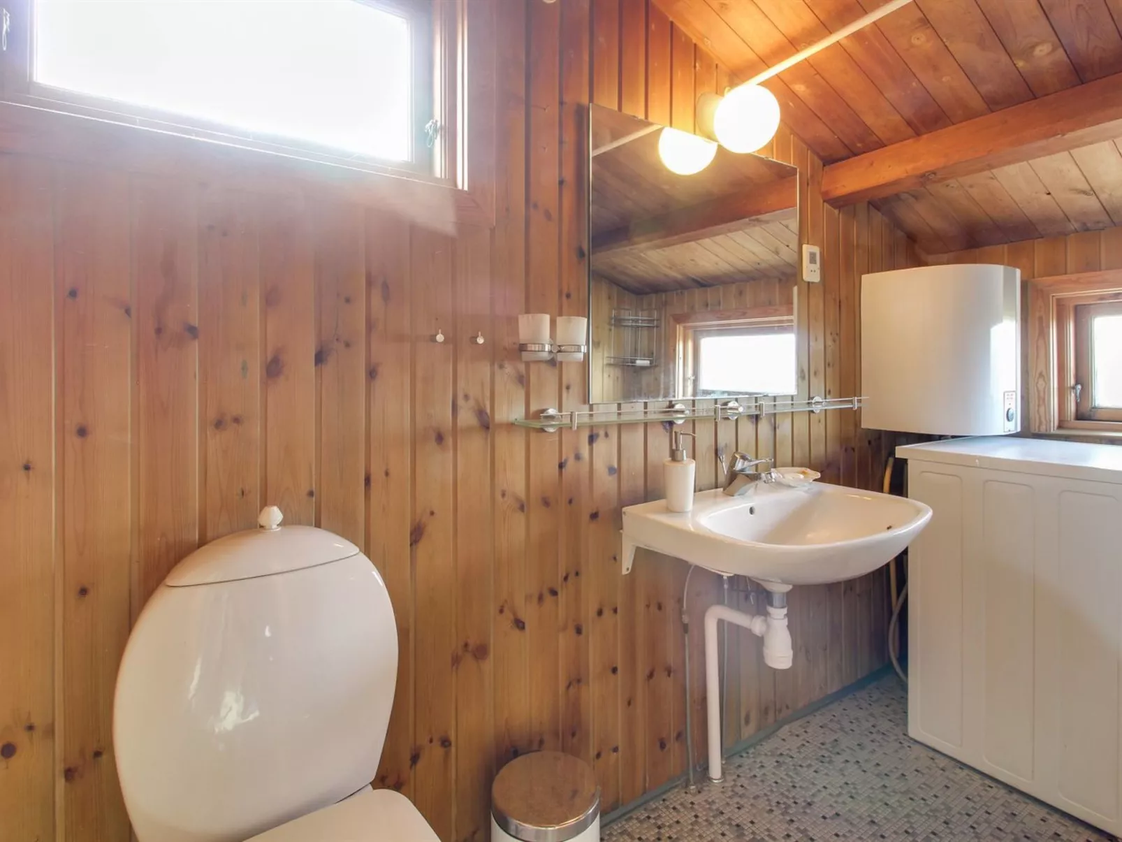 "Ami" - 200m from the sea-Inside