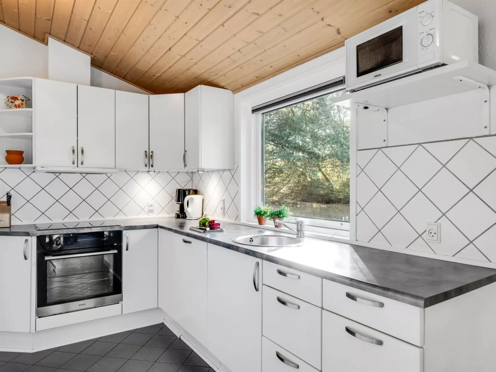 "Jula" - 800m from the sea-Inside